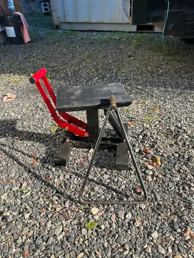 2 dirt bike stands One lift and one axel stand