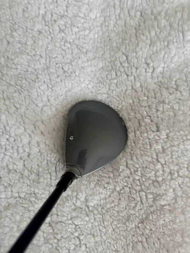 TaylorMade Qi35 Tour 3 Wood in Golf in Edmonton - Image 4