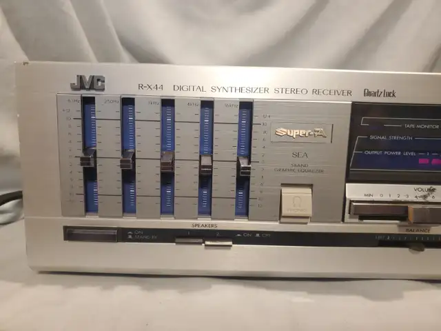 vintage JVC receiver model R-X44 in Stereo Systems & Home Theatre in Mississauga / Peel Region - Image 3