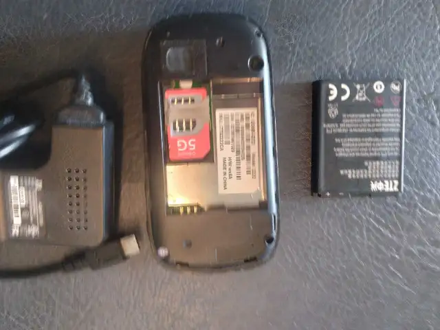 ZTE flip phone model Z222 Unlocked in Cell Phones in Markham / York Region - Image 5