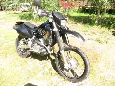 DRZ400S, 6450 kilometres, Tusk handle bar guards, Tusk aluminum rack, seat concepts low comfort seat...