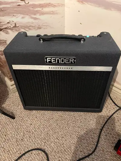 Fender Bassbreaker 15, View more