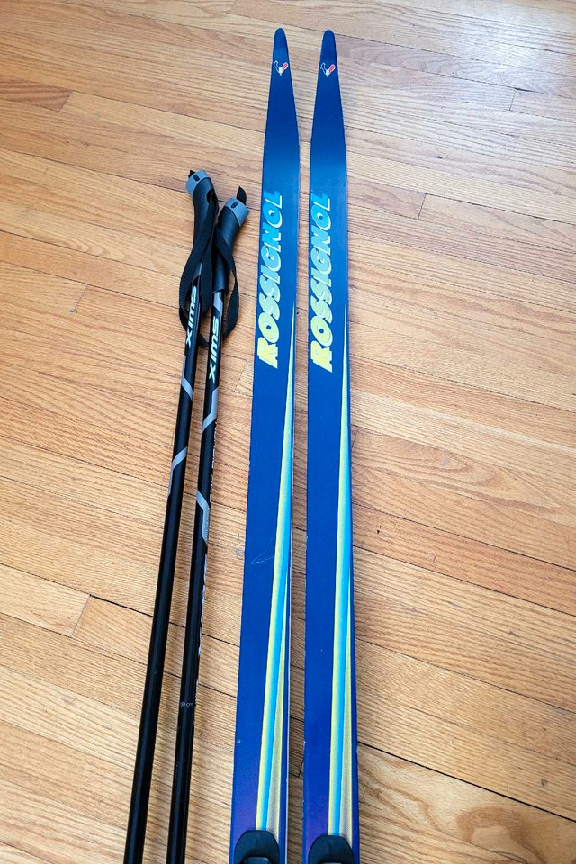 Cross Country Ski set - Mens 9-9.5 or 10.5-11 / Womens 10 - 12 in Ski in Winnipeg - Image 2