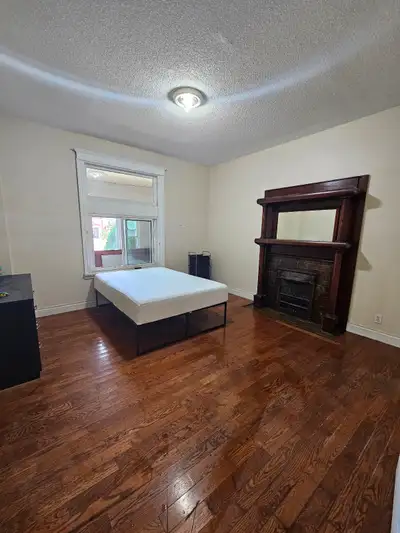 Large Clean furnished room on the ground floor of a house. -Clean kitchen and bathroom -Basic dishes...