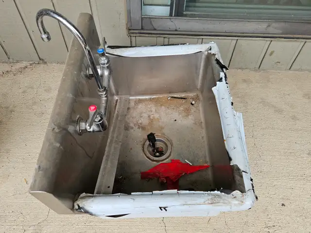 Stainless sink and faucet in Plumbing, Sinks, Toilets & Showers in Calgary - Image 2