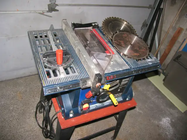 Mastercraft 15 Amp Portable Table Saw With Stand in Power Tools in Laval / North Shore - Image 7