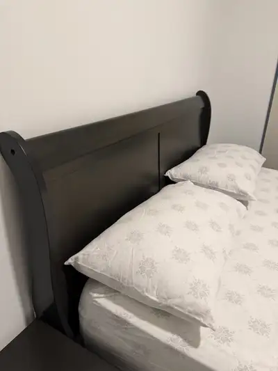 Queen Size Bed Set for Sale Queen-size bed including: ✔ Solid wood bed frame ✔ Box spring ✔ Mattress...