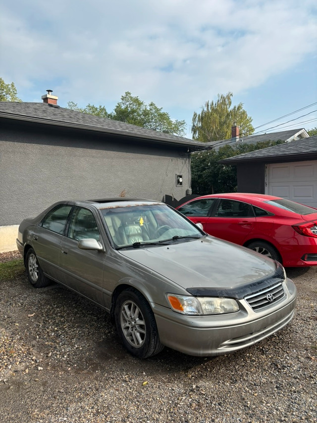 Toyota Camry XLE - 2000 in Cars & Trucks in Banff / Canmore - Image 2