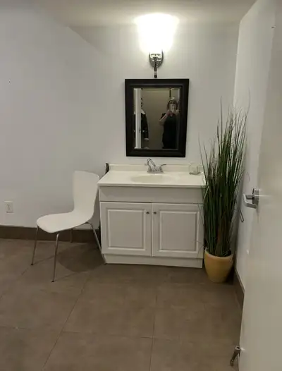 Room for rent in established Aurora salon. Perfect for massage therapist, esthetician, medical esthe...