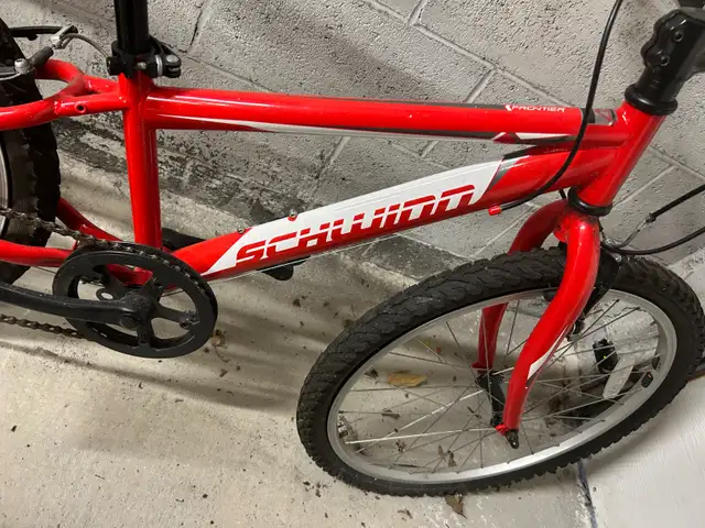Bike Schwinn Frontier 24" Boys (red) in Kids in City of Montréal - Image 4