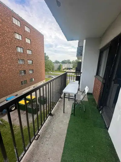 2 beds 1 bath for rent.
