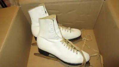 Ladies white leather figure skates, women size 7, View more