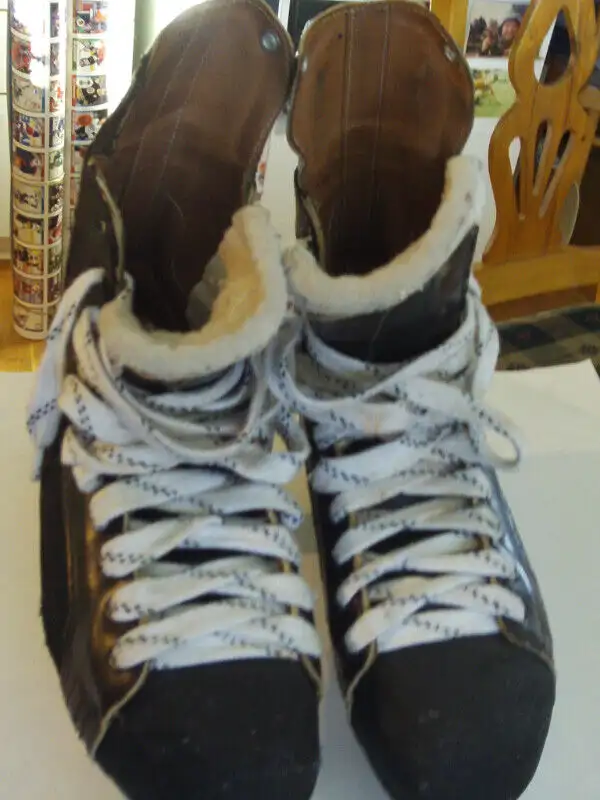 PAIRE DE PATIN DE HOCKEY VINTAGE CCM LAMES TUBES in Arts & Collectibles in Laval / North Shore - Image 5