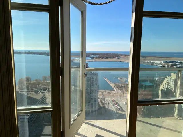 Lakeshore View 1  1 Den, Utilities, Parking & Locker INCLUDED!