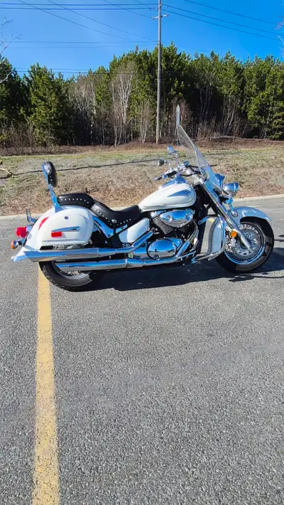 Very clean 2003 Suzuki Volusia. perfect starter bike, or for someone looking to downsize. just repla...