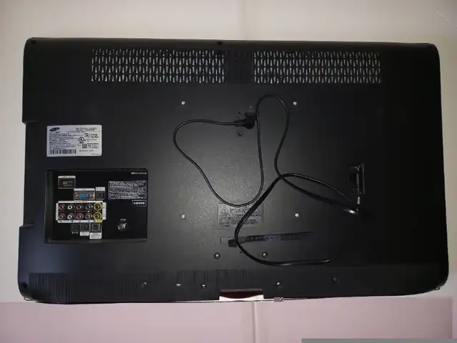 TV Samsung 32" fonctionnelle (réparation ou pièces) in TVs in City of Montréal - Image 4