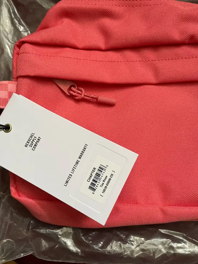 Herschel bags - Assorted in Women's - Bags & Wallets in Barrie - Image 5