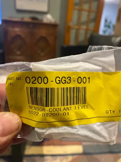 Brand new 0200-GG3-001 coolant sensor is a coolant level sensor used in various heavy-duty trucks, i...