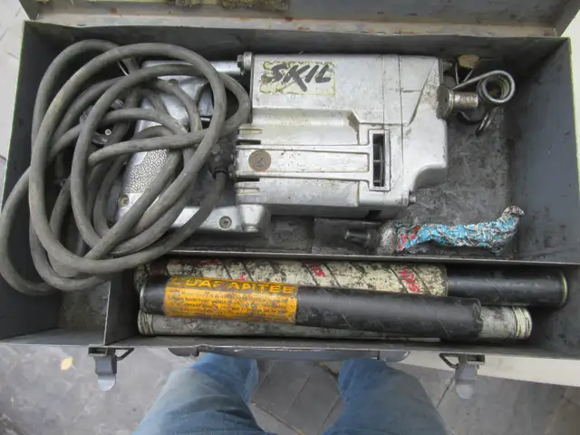 Skil Roto-Hammer Drill in Power Tools in Calgary - Image 4