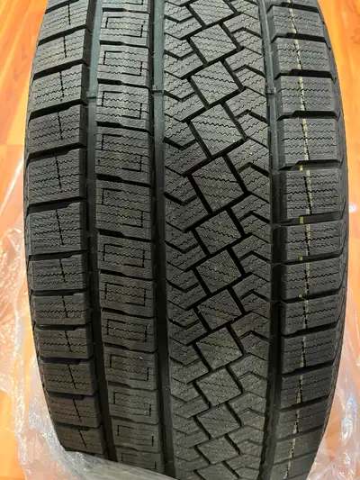 For sale is a new Pirelli Ice Zero Asimmetrico 235/60/R18 winter tire (one tire only). The Pirelli w...