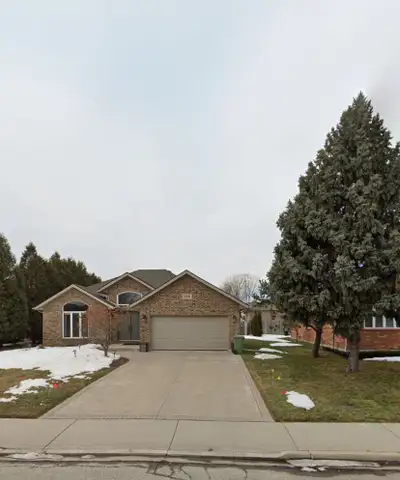 Detached House for Rent – Spacious with Large Backyard /$2400