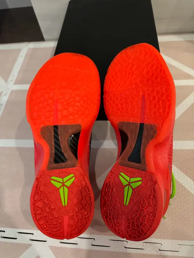 DS/Brand New Nike Kobe 6 Reverse Grinch Sz 11.5 i in Men's Shoes in Markham / York Region - Image 7