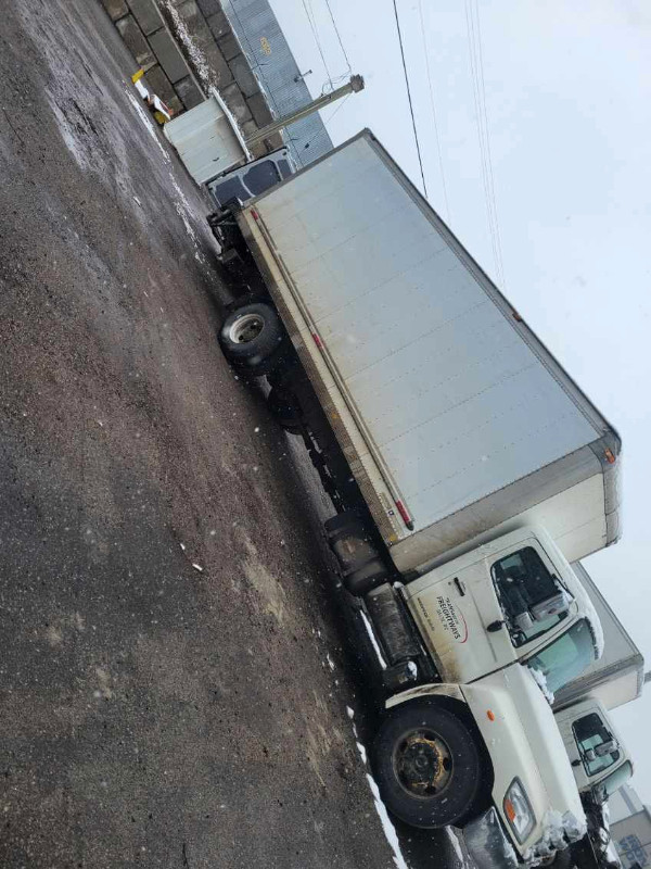 2013 Hino 338 Delivery Truck in Heavy Trucks in Kelowna - Image 2