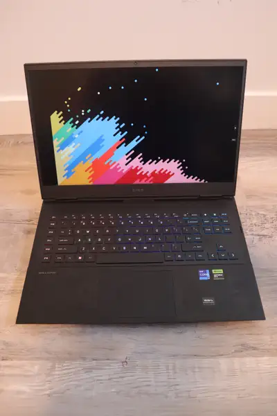 HP OMEN 17 (RTX 4090/i9-13900HX) Laptop is in good condition works without any issues . Comes with t...