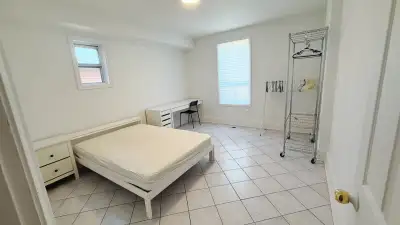 Downtown Toronto second floor room available for move-in for female only. CAD 1000 (includes utiliti...