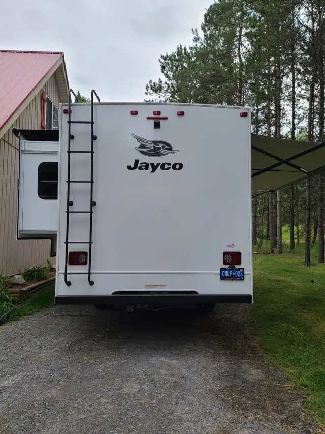 Class C RV - The Perfect Family RV or Couples Cruiser! in RVs & Motorhomes in Ottawa - Image 4