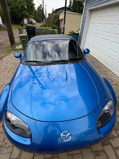 Low 28282 km 2006 GX Rare “Winning blue” color (only year) 5 speed manual No accidents Never winter...