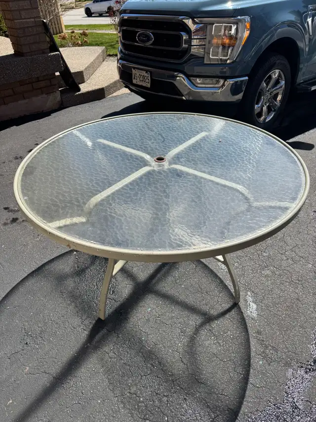 Patio Table in Patio & Garden Furniture in Oakville / Halton Region - Image 2