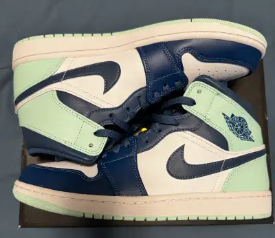 *NEVER WORN* Nike Jordan 1 Mid Mystic Blue Size 10 Still in the box $150 Pickup in Windermere