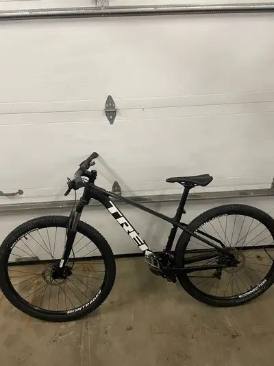 Size 27.5 Frame trek marlin 5