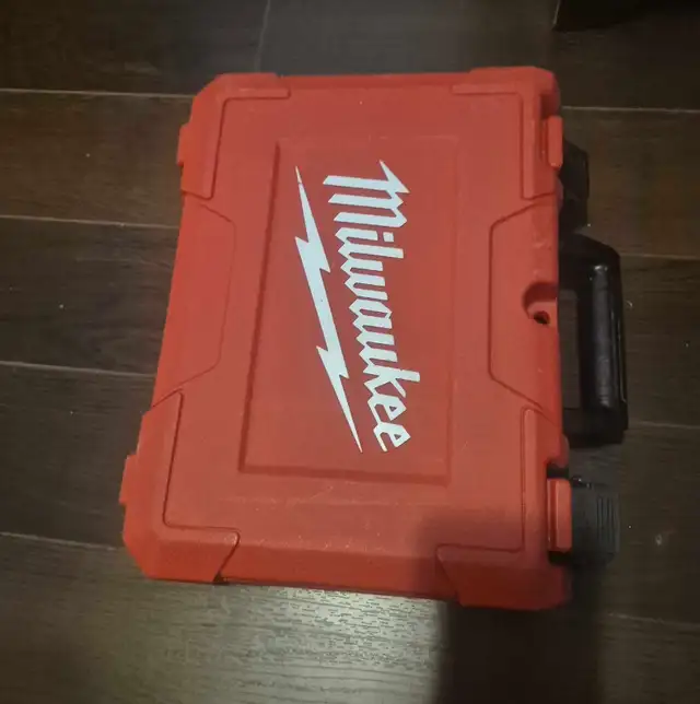 milwaukee Laser Level with Charger in Hand Tools in City of Toronto - Image 3