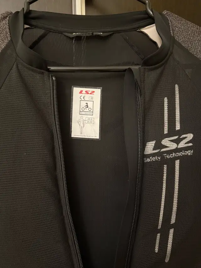 LS2 Motorcycle Jacket in Other in Regina - Image 4