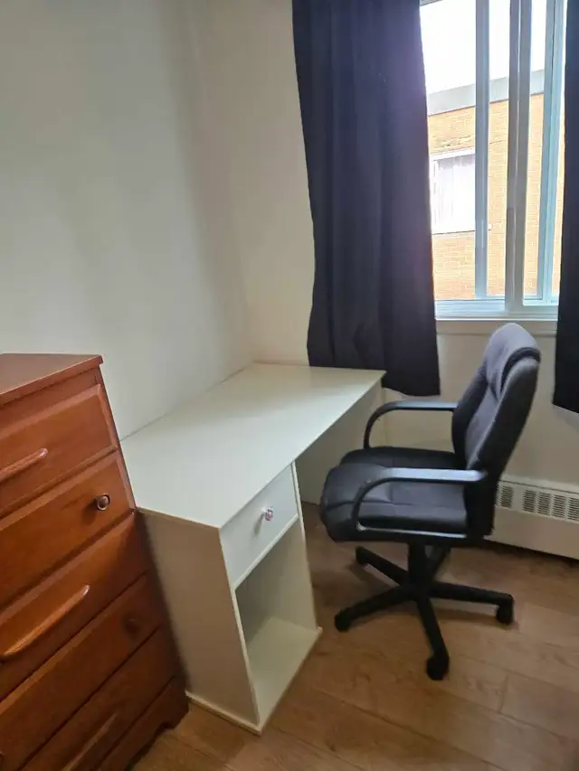 Chambre à louer pour non fumeur in Room Rentals & Roommates in City of Montréal - Image 2