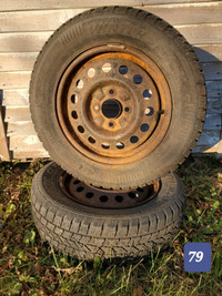205/65R15 2 pneus d'HIVER Artic Claw montés sur rimes (79)