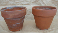 LOT OF TWO 10 CM/4" CLAY PLANT POTS (NO SAUCERS)