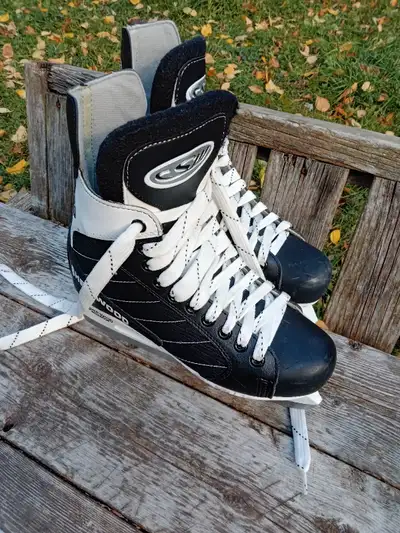 Sherwood Size 7 Senior Hockey Skates, Durable, Easy To Use