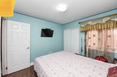 YES ITS AVAILABLE FROM 1st NOVEMBER 2025.Hi, I am looking for a working or student female to rent a...