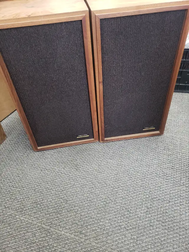 Vintage Realistic Optimus-2 Bookshelf Speakers – Pair – $140 in General Electronics in Calgary - Image 5