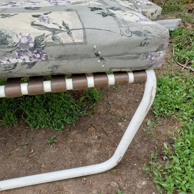 * CHAISE firmer CUSHIONS FOR OUTDOOR LOUNGER PAD - LIKE NEW * in Patio & Garden Furniture in City of Toronto - Image 5