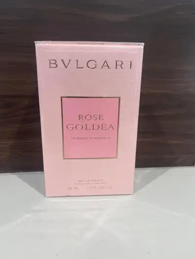 Rose Goldea by Bvlgari is a Floral Woody Musk fragrance for women. Top notes are Rose, Musk, Pomegra...
