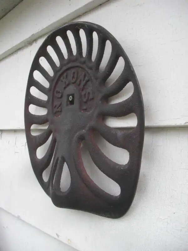 Antique Tractor Seats in Arts & Collectibles in Mississauga / Peel Region - Image 4