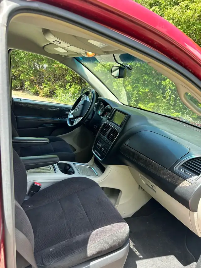 RUST PROOFED Caravan w/Backup Camera!!!!553399117960990728