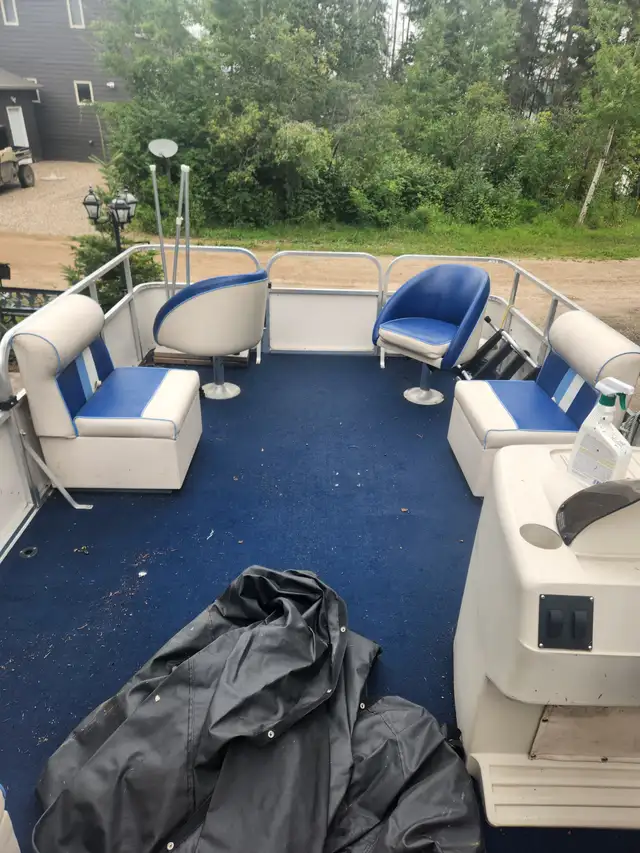 Pontoon Boat for sale, Reduced Price in Powerboats & Motorboats in Prince Albert - Image 6