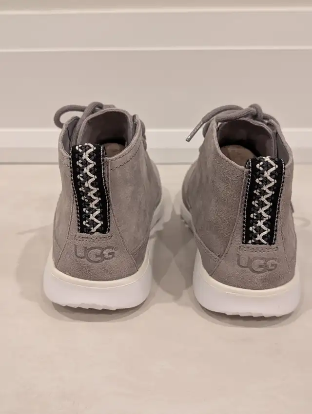 UGG Australia Men's Freamon Suede Chukka Boots Sealed Gray Size7 in Men's Shoes in Markham / York Region - Image 7