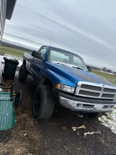 24 valve 2nd gen diesel, head studs done, fuel fast system, 200 horsepower injectors, 2 new battery’...