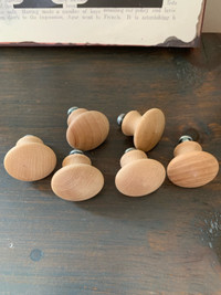 Wooden knobs (6)
